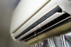 Water leaking from the air conditioner drips from the cooler.